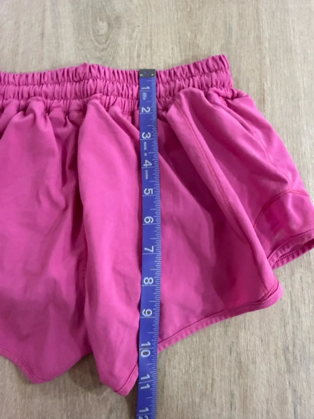 Lululemon Hotty Hot High-Rise 2.5" Lined Workout Running Shorts Bright Pink 2 - Picture 8 of 9